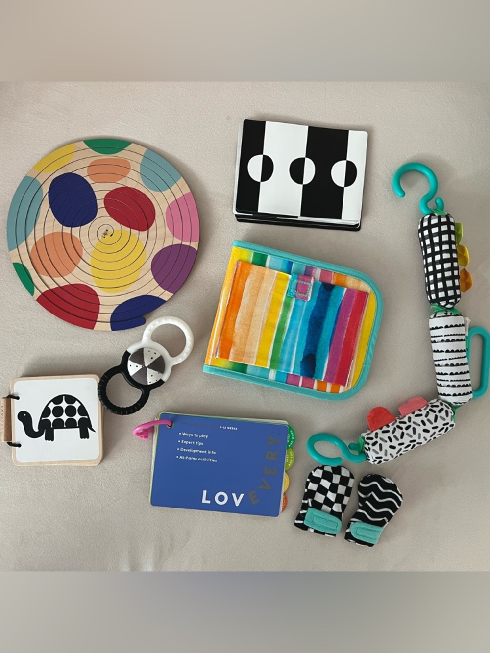 Lovevery The Looker Play Kit 0-12 Weeks